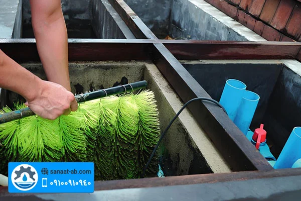 نظافت استخر پرورش ماهی